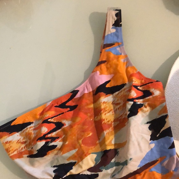 solid & striped Claudia Printed Asymmetric suit - Picture 4 of 15